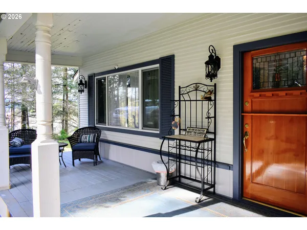 $425,000 | 2110 East Main Street, Cottage Grove, OR 97424