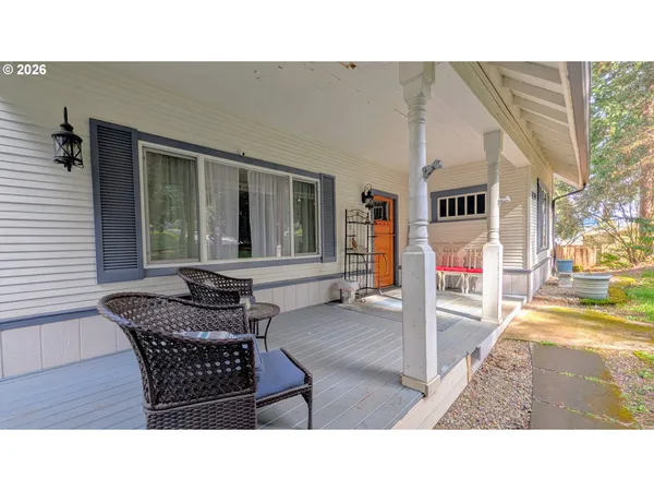 $425,000 | 2110 East Main Street, Cottage Grove, OR 97424