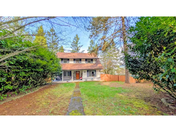 $425,000 | 2110 East Main Street, Cottage Grove, OR 97424