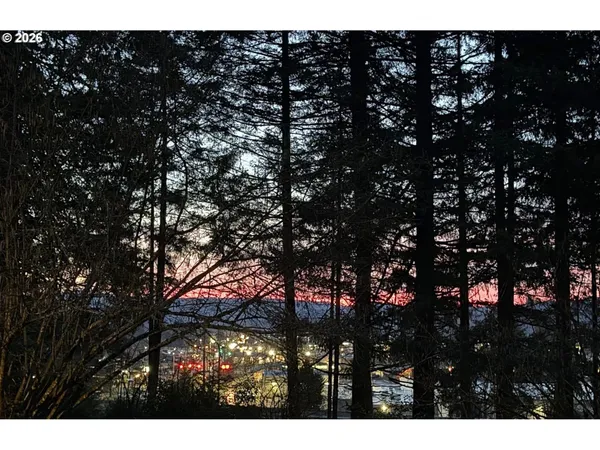 $425,000 | 2110 East Main Street, Cottage Grove, OR 97424