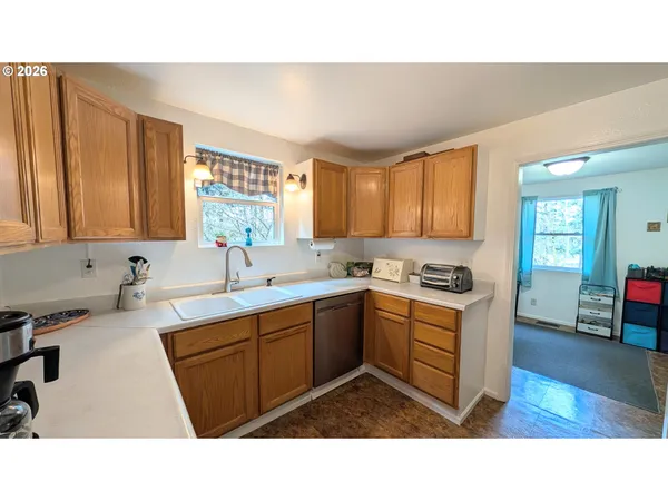 $425,000 | 2110 East Main Street, Cottage Grove, OR 97424