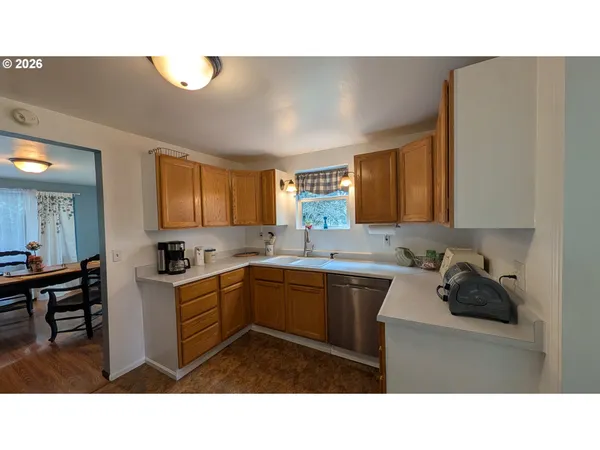 $425,000 | 2110 East Main Street, Cottage Grove, OR 97424