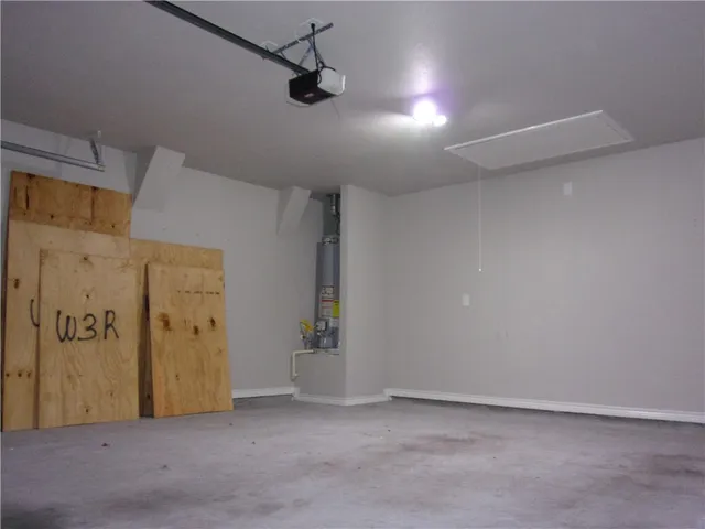 $2,400 | 2697 Eltonne Gardens Drive, Corpus Christi, TX 78415