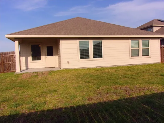 $2,400 | 2697 Eltonne Gardens Drive, Corpus Christi, TX 78415