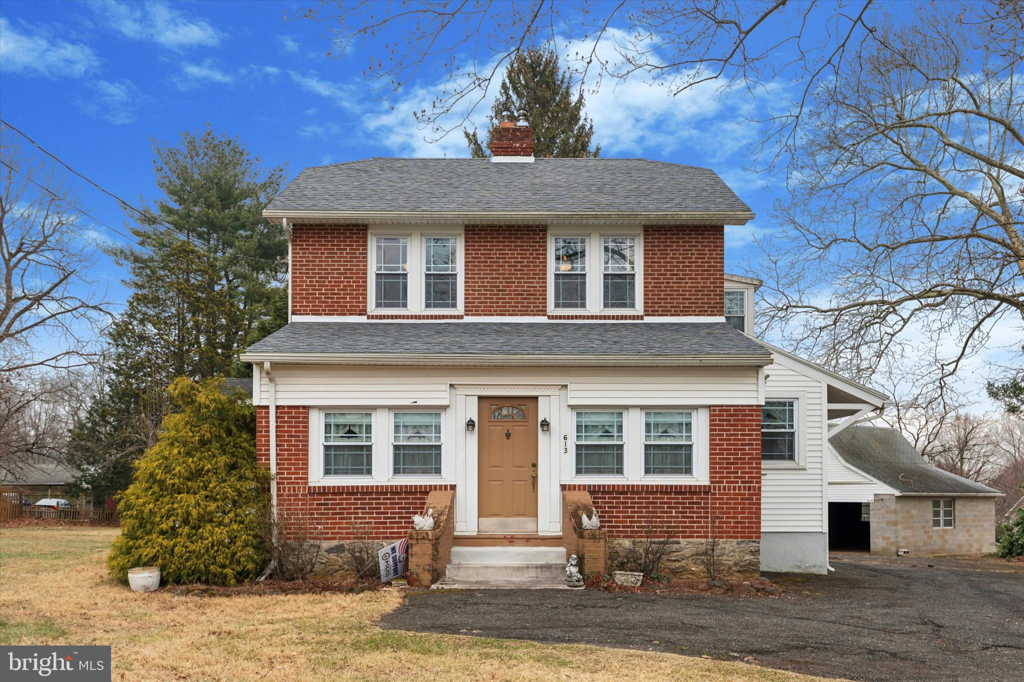 613 Convent Road Aston, PA 19014 - Photo 1 of 25 a front view of a house with garden