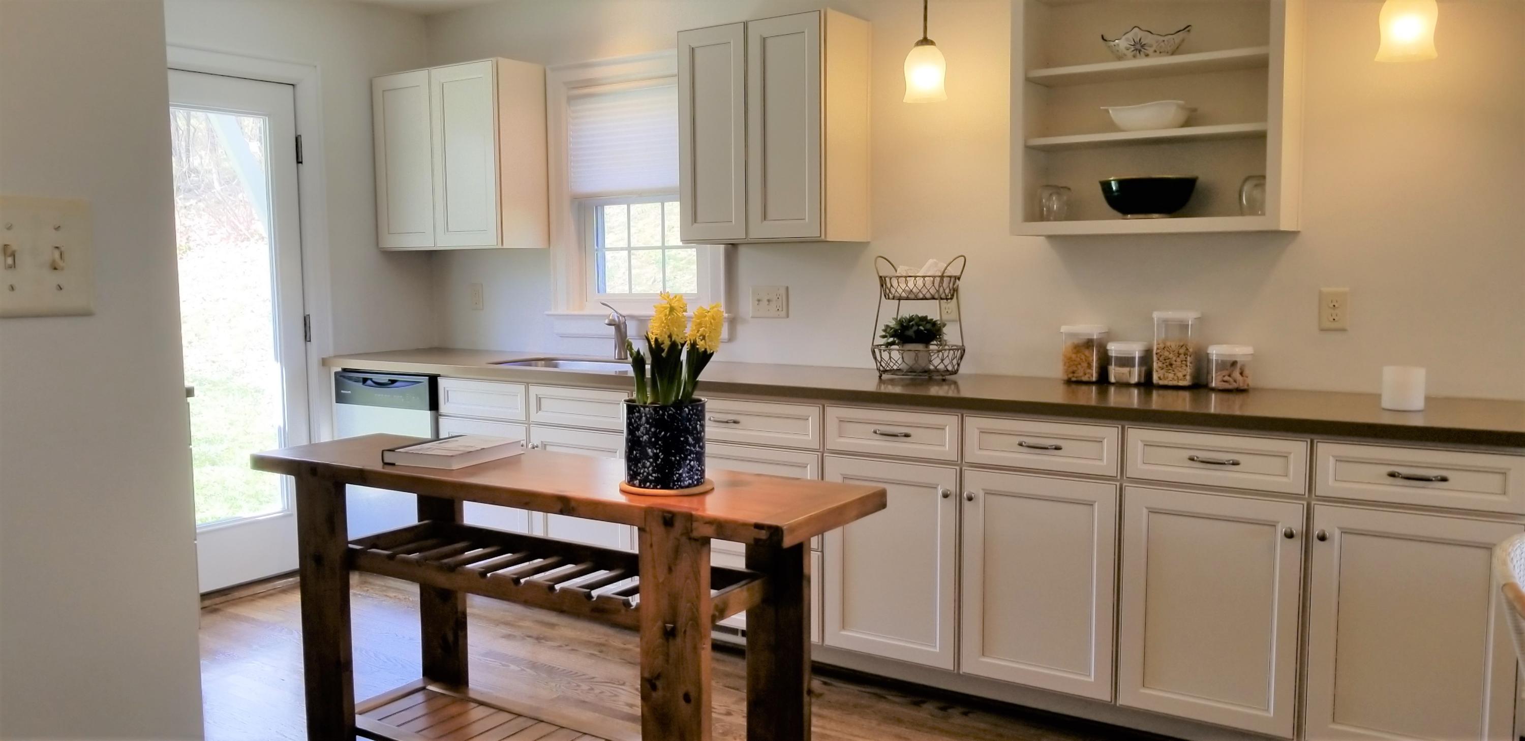 2083 Lee Hi Road Southwest Roanoke, VA 24018 - Photo 3 of 12 Open Kitchen