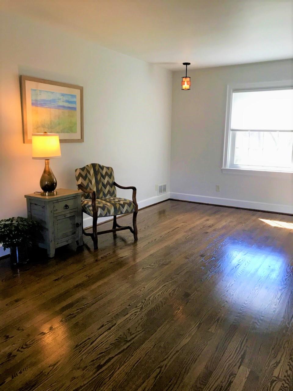 2083 Lee Hi Road Southwest Roanoke, VA 24018 - Photo 6 of 12 Living room