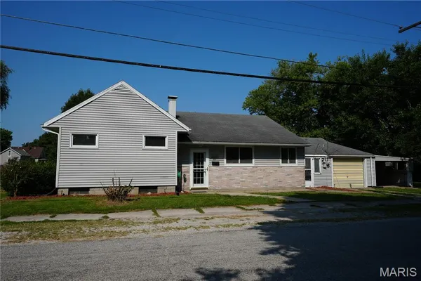 $69,000 | 201 North Cherry Street, Mount Olive, IL 62069