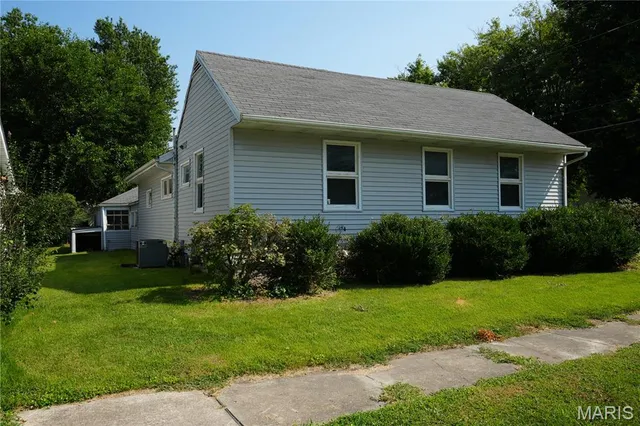 $75,000 | 201 North Cherry Street, Mount Olive, IL 62069