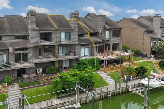 a view of a big yard in front of house
