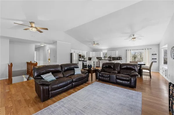 $459,000 | 14587 166th Street, Bonner Springs, KS 66012