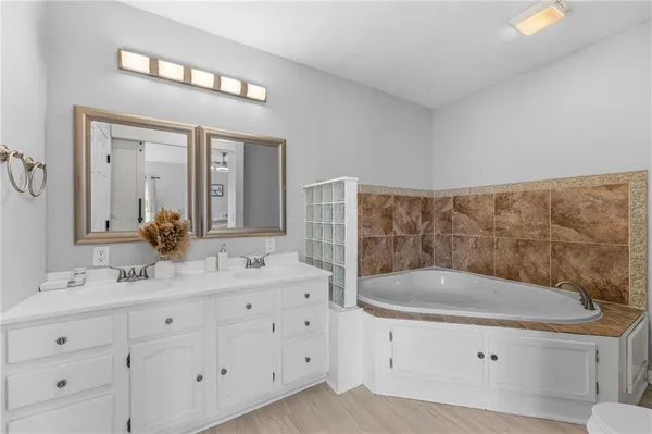 $459,000 | 14587 166th Street, Bonner Springs, KS 66012