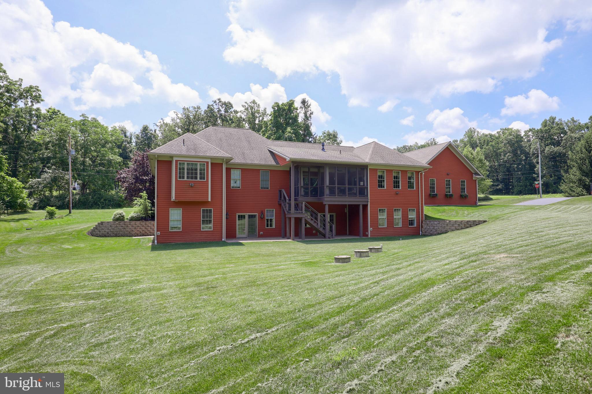 140 Acorn Road Spring Grove, PA 17362 - Photo 3 of 31 Gallery Image 3