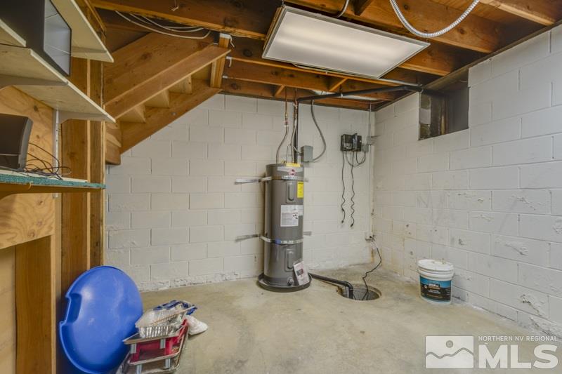 935 Vine Street Reno, NV 89503 - Photo 15 of 18 a utility room with dryer and washer