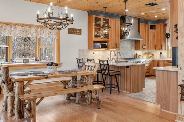 $1,749,000 | 85 Button Hill Road, Tunbridge, VT 05077