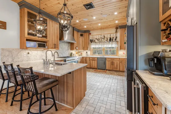 $1,749,000 | 85 Button Hill Road, Tunbridge, VT 05077