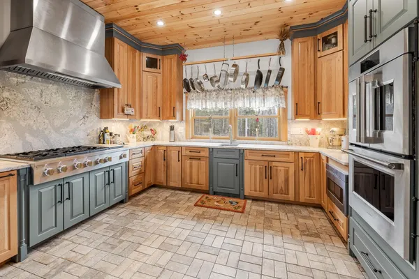 $1,749,000 | 85 Button Hill Road, Tunbridge, VT 05077