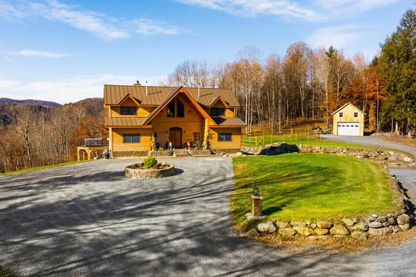 $1,749,000 | 85 Button Hill Road, Tunbridge, VT 05077