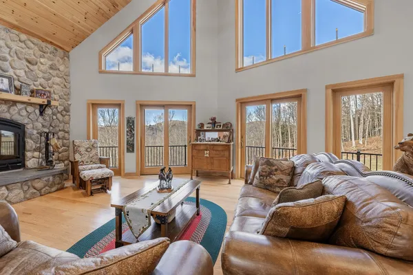 $1,749,000 | 85 Button Hill Road, Tunbridge, VT 05077