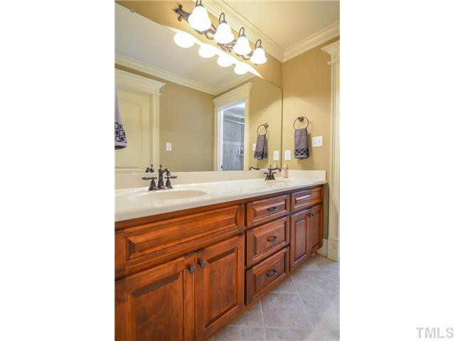 2904 SnapsWell Street Raleigh, NC 27614 - Photo 24 of 25 Bathroom