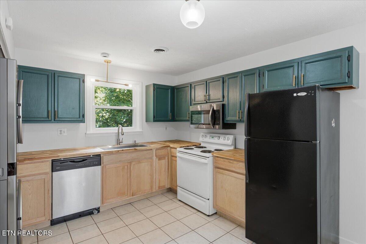 2319 Woods-Smith Road Knoxville, TN 37921 - Photo 10 of 39 10-Kitchen