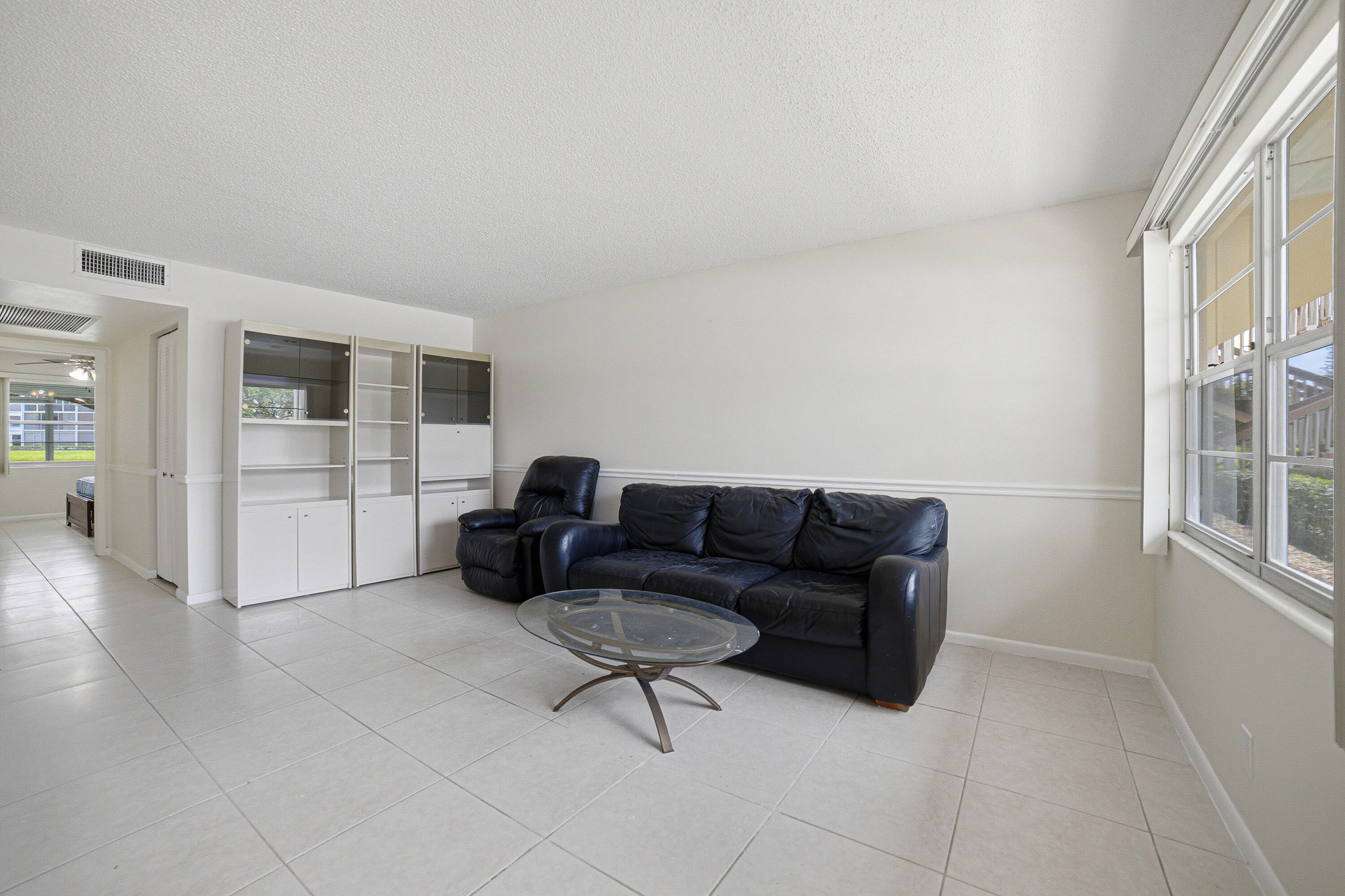 1025 Newcastle B, Unit 1025 Boca Raton, FL 33434 - Photo 8 of 31 Livingroom