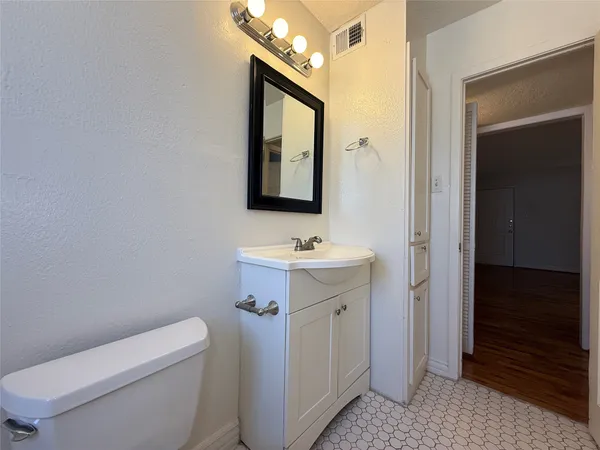 $1,100 | 425 East 9th Street, Unit 16, Houston, TX 77007