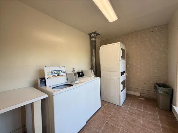 $1,100 | 425 East 9th Street, Unit 16, Houston, TX 77007
