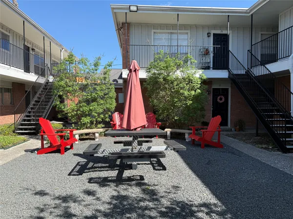 $1,100 | 425 East 9th Street, Unit 16, Houston, TX 77007