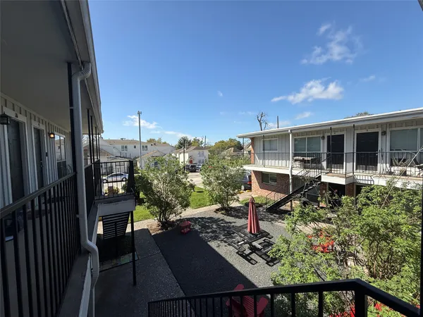 $1,100 | 425 East 9th Street, Unit 16, Houston, TX 77007