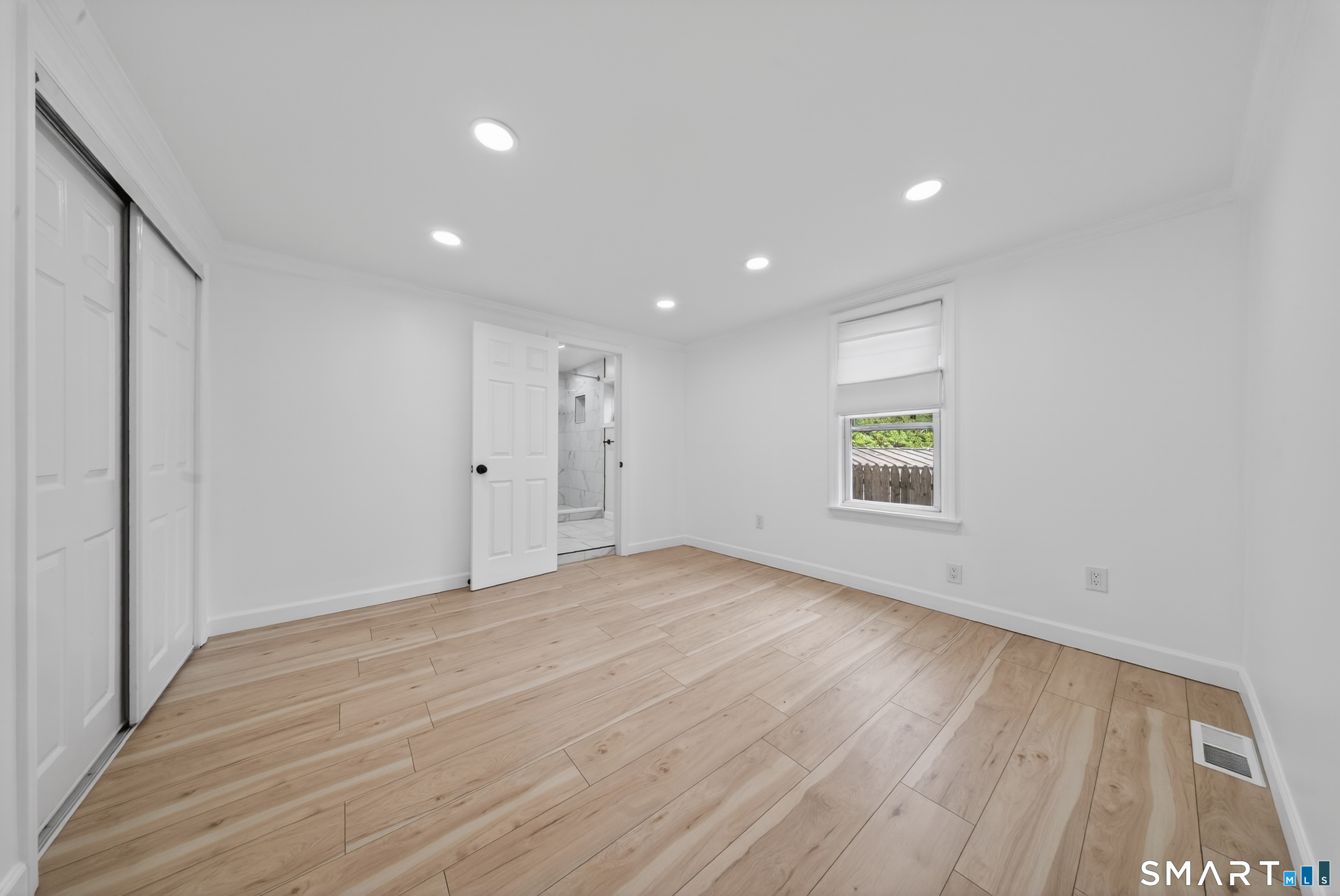 207 Hillcrest Road Bridgeport, CT 06606 - Photo 11 of 28 Primary bedroom