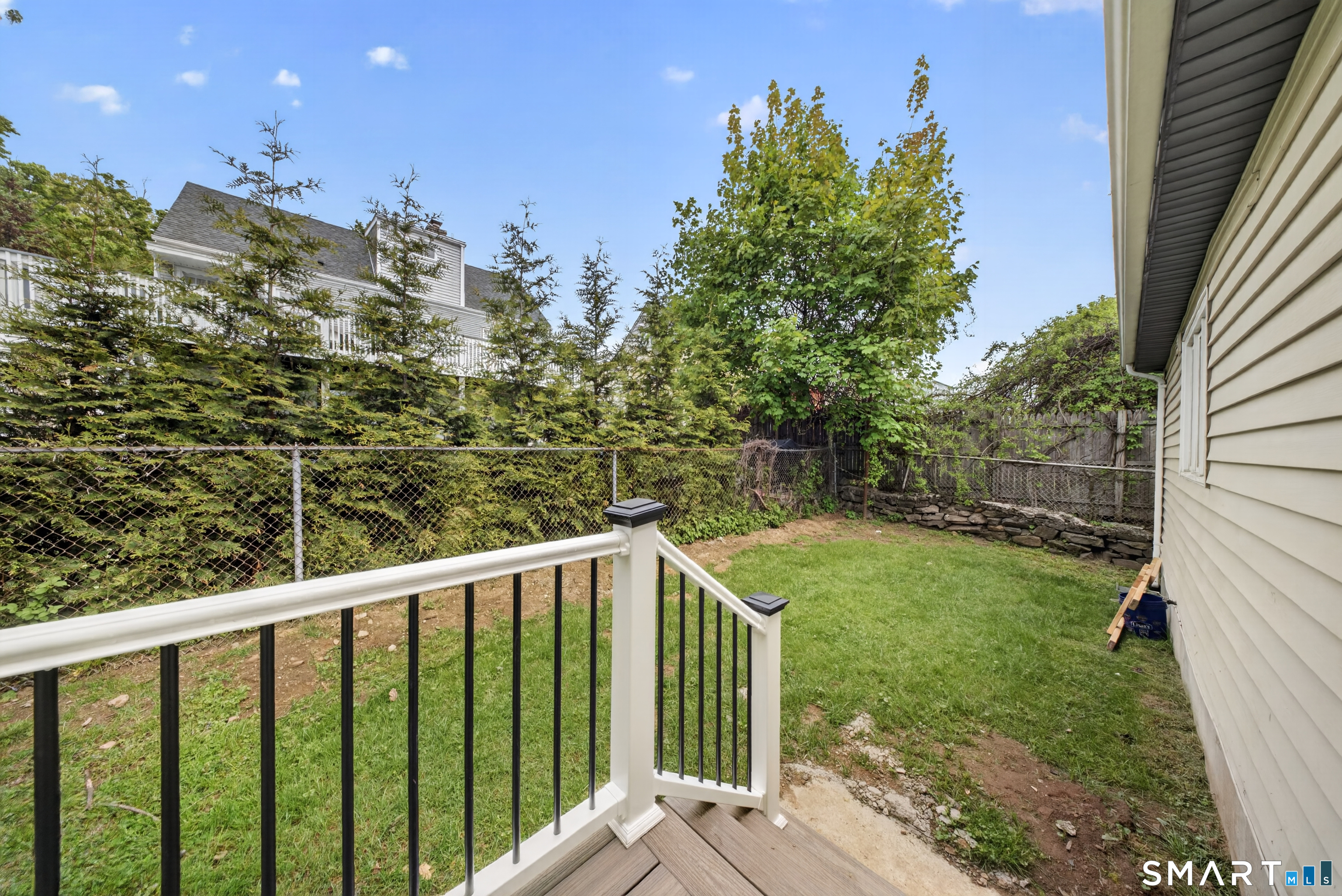 207 Hillcrest Road Bridgeport, CT 06606 - Photo 20 of 28 Back deck stairs
