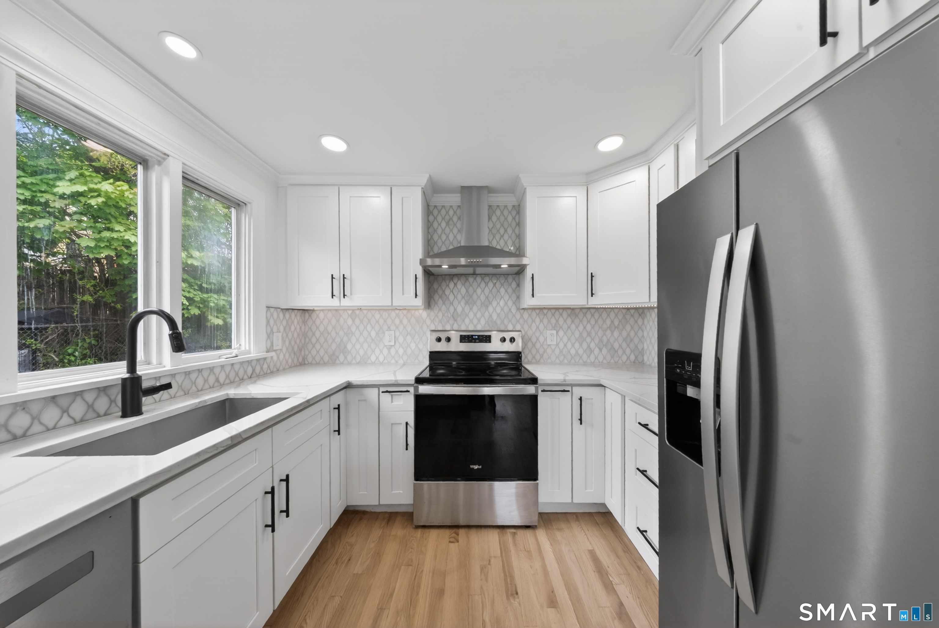 207 Hillcrest Road Bridgeport, CT 06606 - Photo 10 of 28 Kitchen