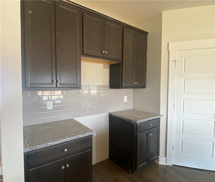 304 Red Oak Court Anderson, SC 29621 - Photo 3 of 7 Kitchen Perimeter Cabinets. Home with have a gas r