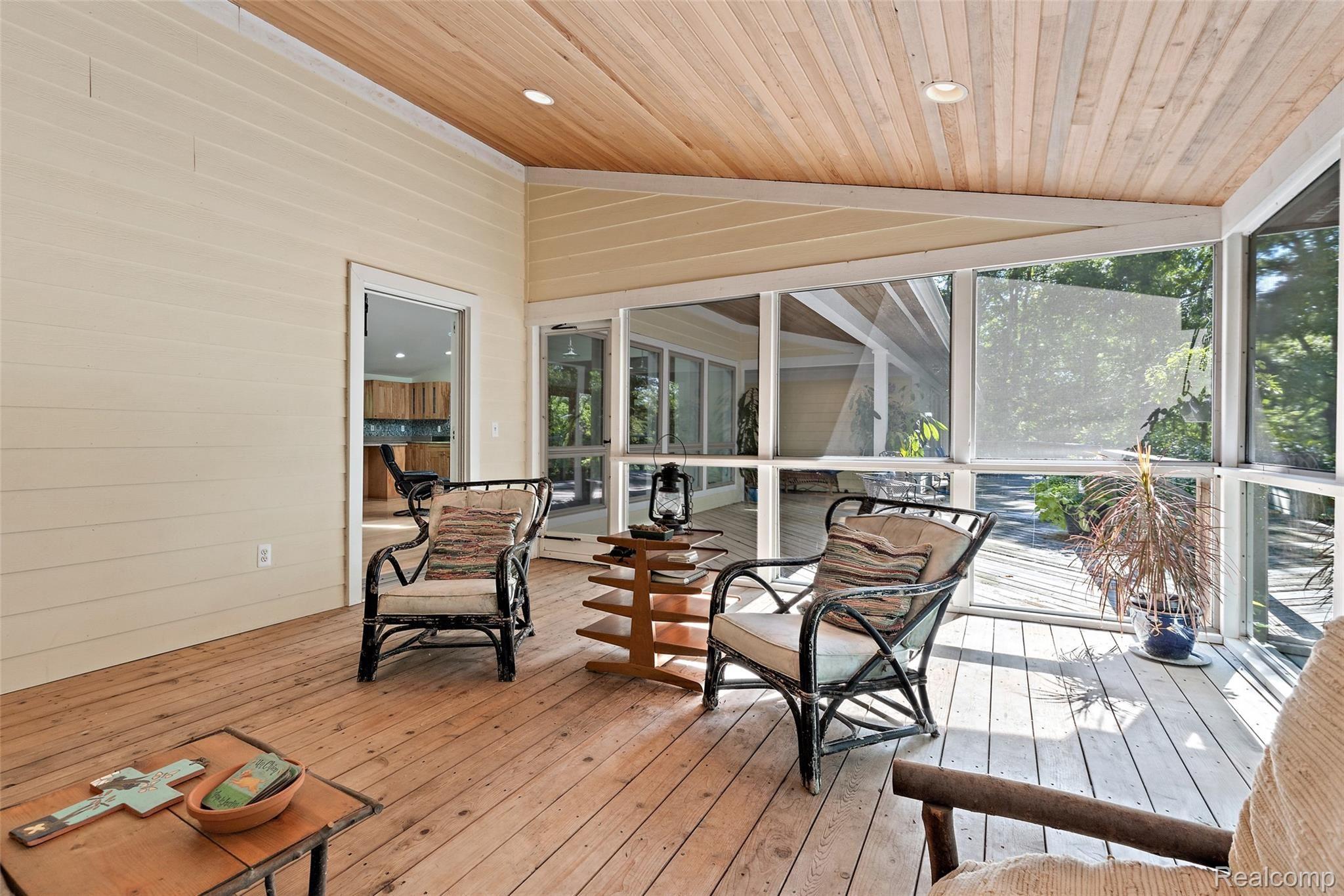199 Ridgemont Road Oxford, MI 48370 - Photo 28 of 77 Sunroom