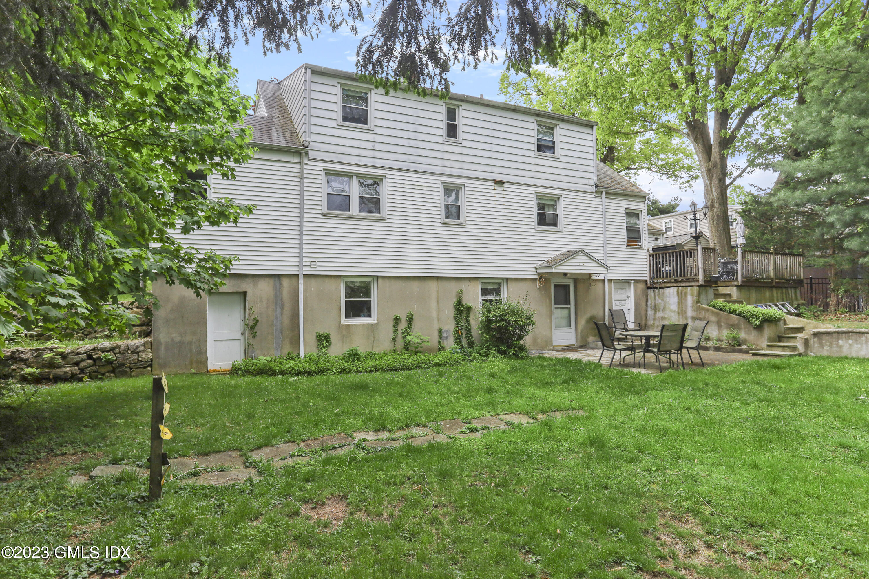 16 Hoover Road Riverside, CT 06878 - Photo 23 of 32 a view of a house with backyard sitting area and garden