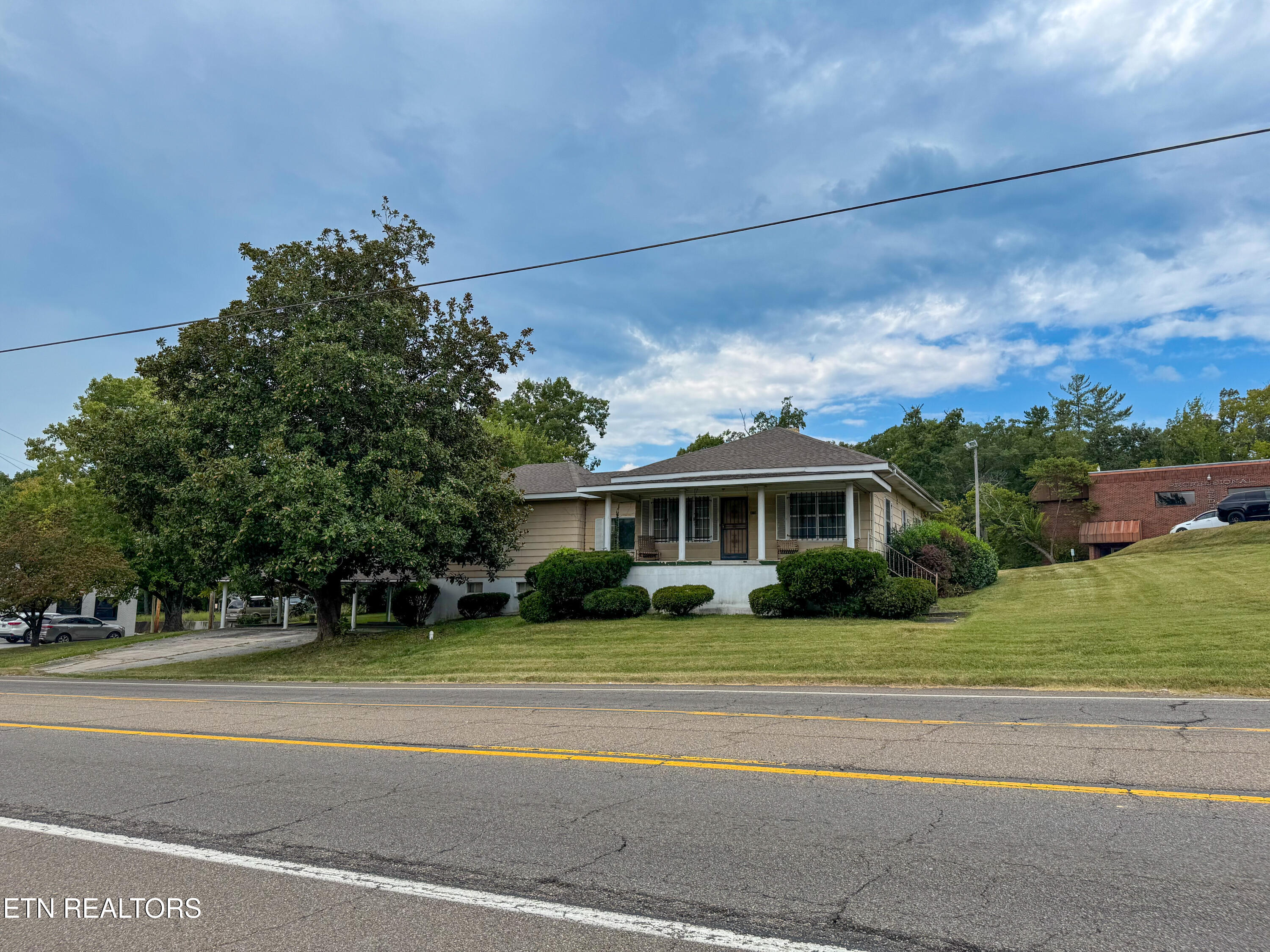 18741 Alberta Street Oneida, TN 37841 - Photo 5 of 52 IMG_8641
