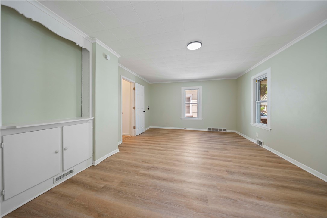 101 Ernst Street Rochester, NY 14621 - Photo 4 of 27 Living Area
