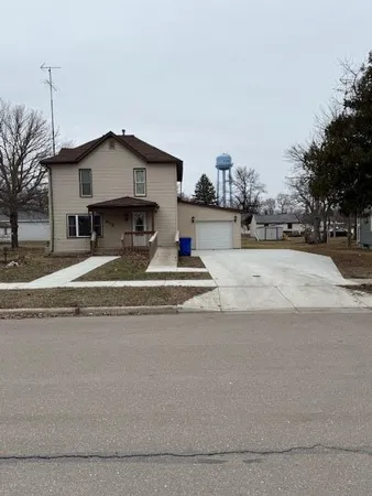 $81,900 | 812 11th Avenue, Clarkfield, MN 56223