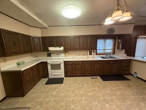 $81,900 | 812 11th Avenue, Clarkfield, MN 56223