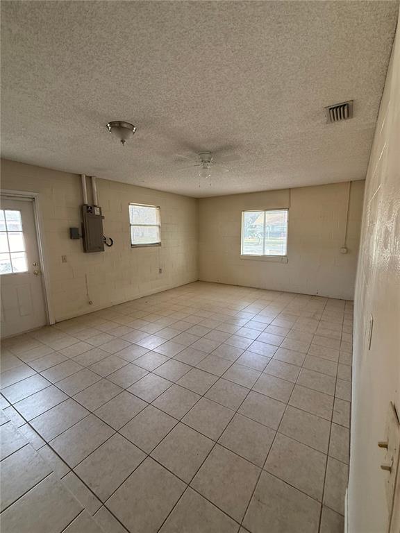 14 Pine Radiel Ocala, FL 34472 - Photo 2 of 10 a view of empty room with windows