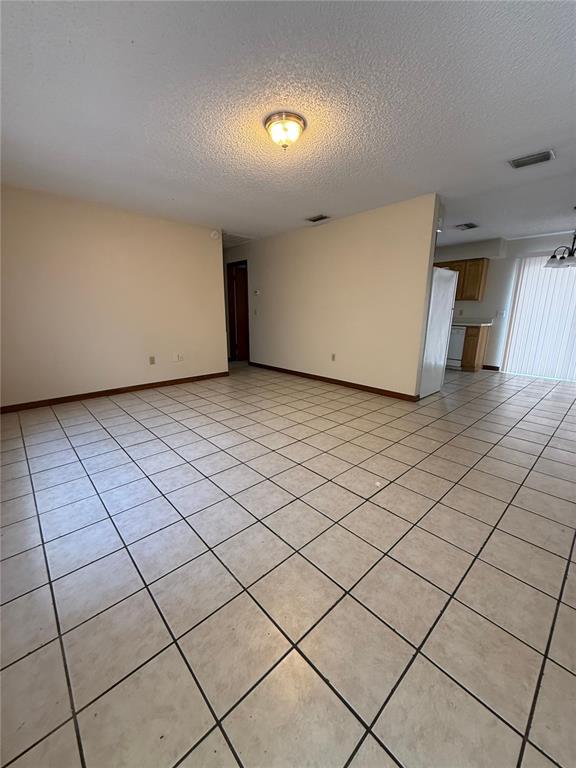 14 Pine Radiel Ocala, FL 34472 - Photo 3 of 10 a view of a garage