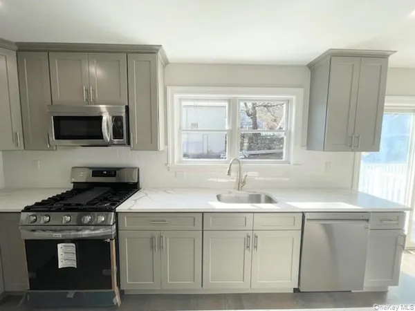 $3,200 | 27 Church Street, Unit A/B, Highland Falls, NY 10928