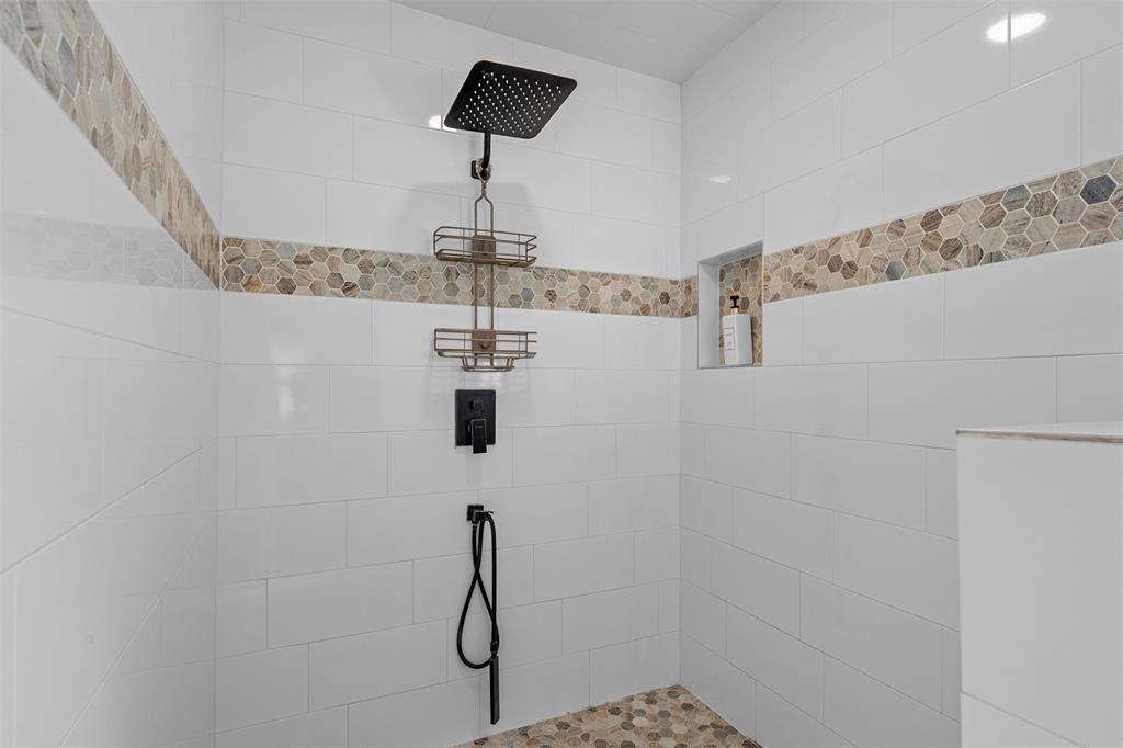 119 Castleman Circle Hewitt, TX 76643 - Photo 20 of 34