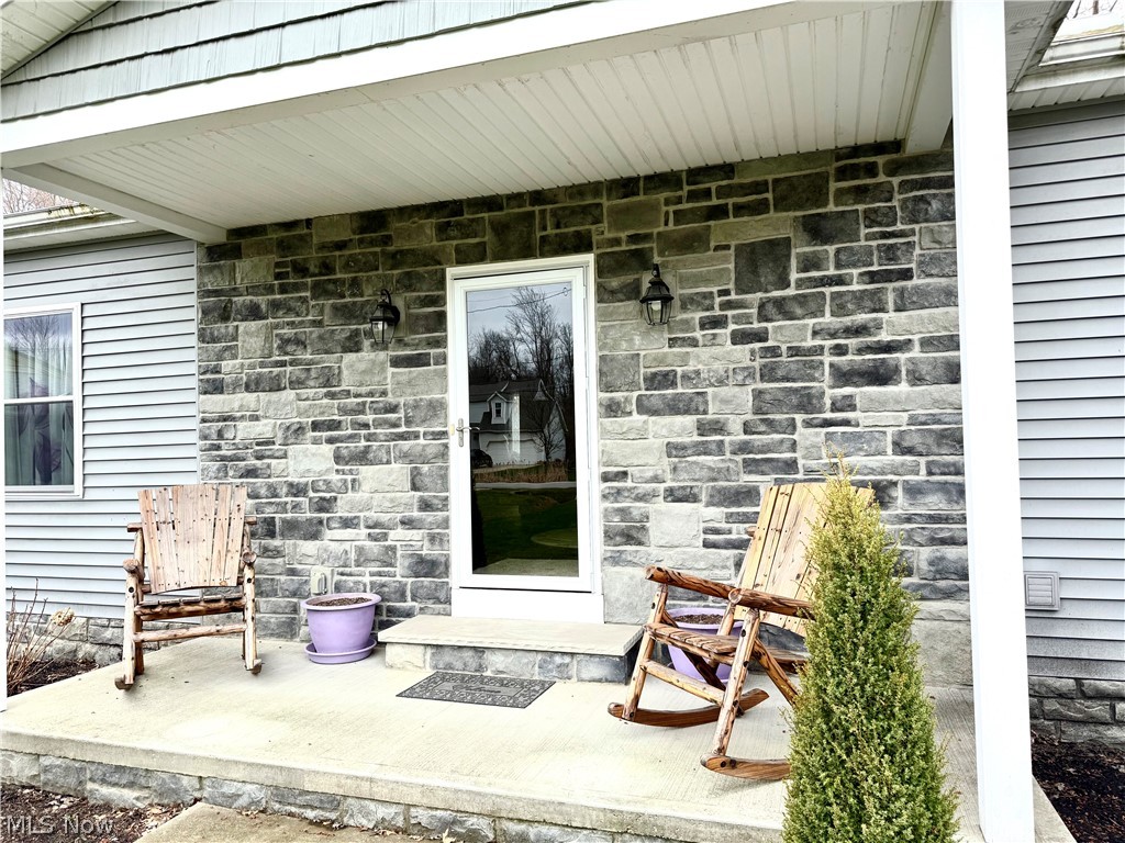 38612 Bell Road Willoughby, OH 44094 - Photo 5 of 43 Covered front porch