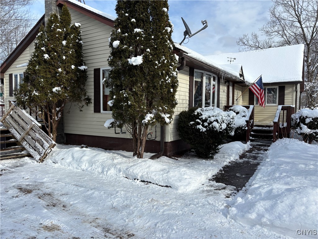 452 County Rte 28 Pulaski, NY 13142 - Photo 4 of 50 Note handy ramp to the left of deck, making the ho