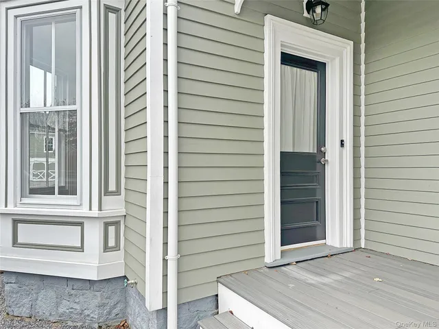 $3,250 | 611 Main Street, Unit B, Greenport, NY 11944