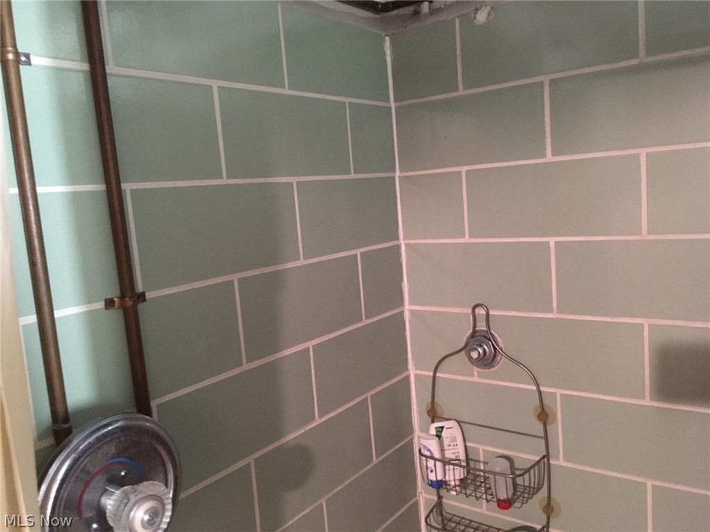 6788 Oakwood Road Parma Heights, OH 44130 - Photo 26 of 33