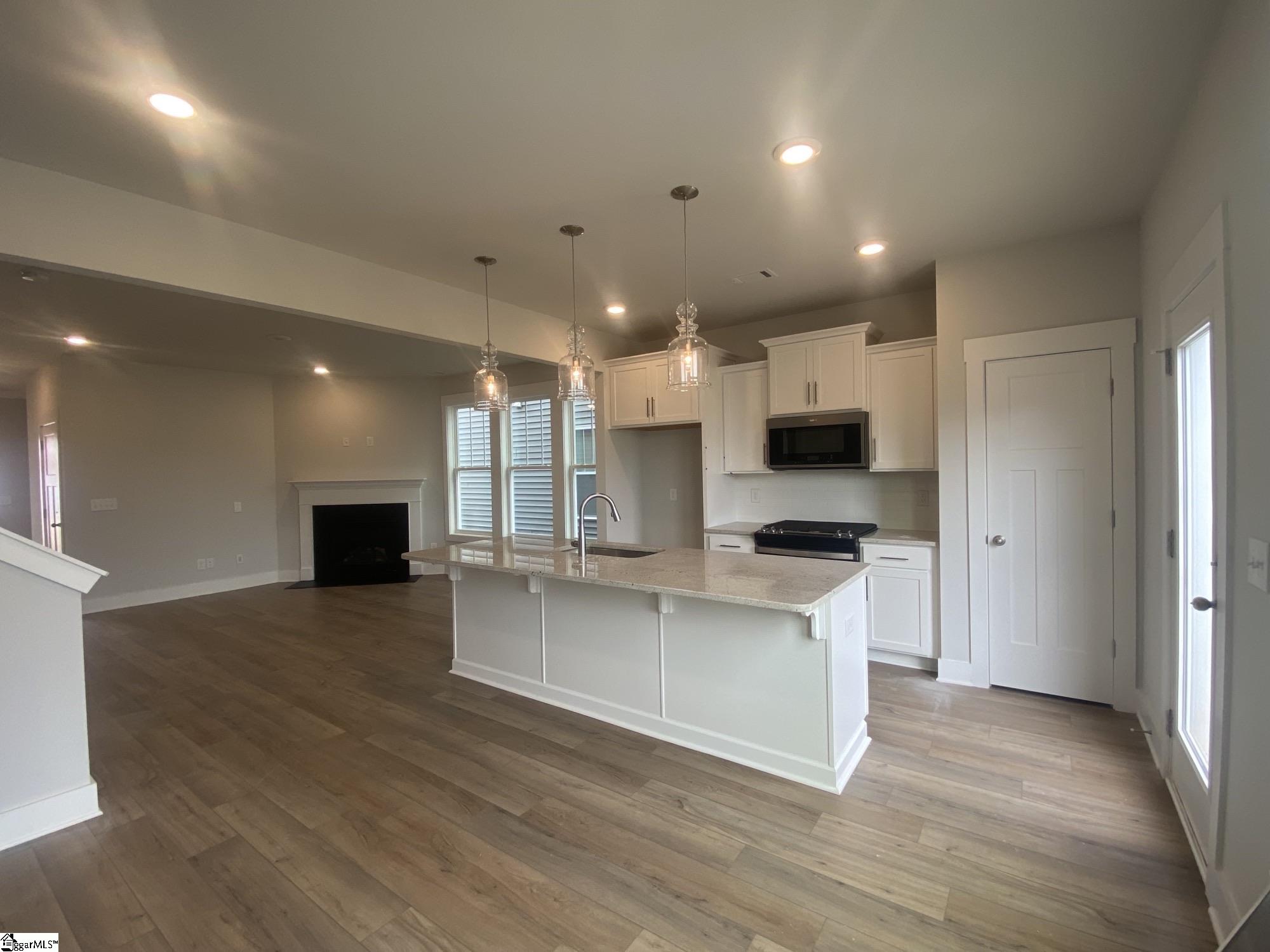 17 Starlake Road Simpsonville, SC 29681 - Photo 4 of 15 Gallery Image 4