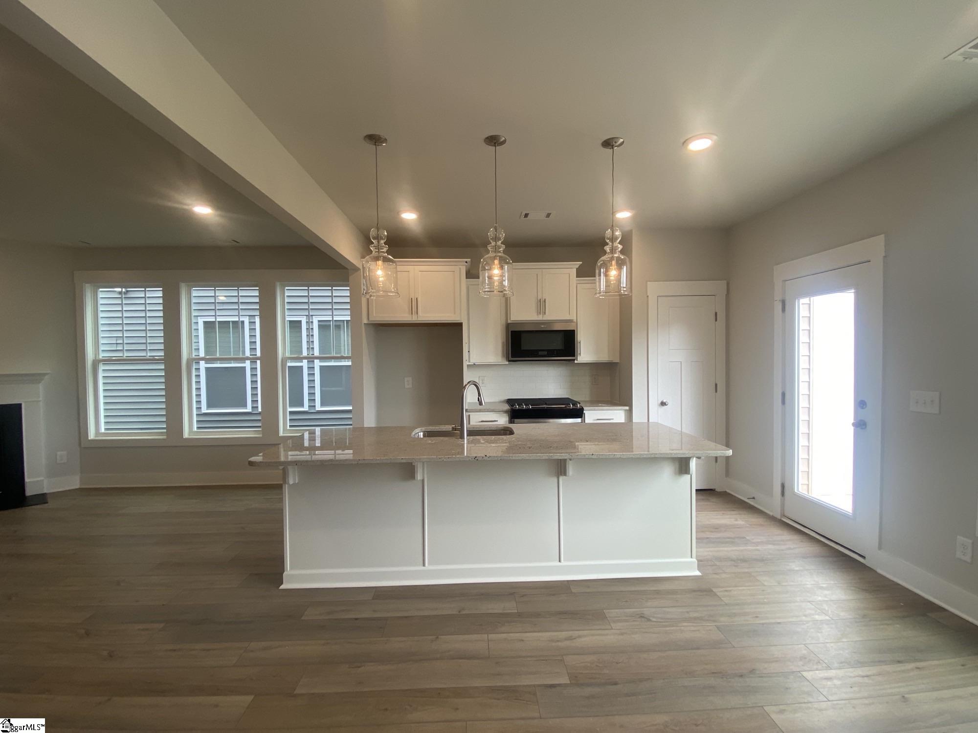17 Starlake Road Simpsonville, SC 29681 - Photo 5 of 15 Gallery Image 5